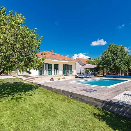 Rural Endi Casa de Férias Lozovac